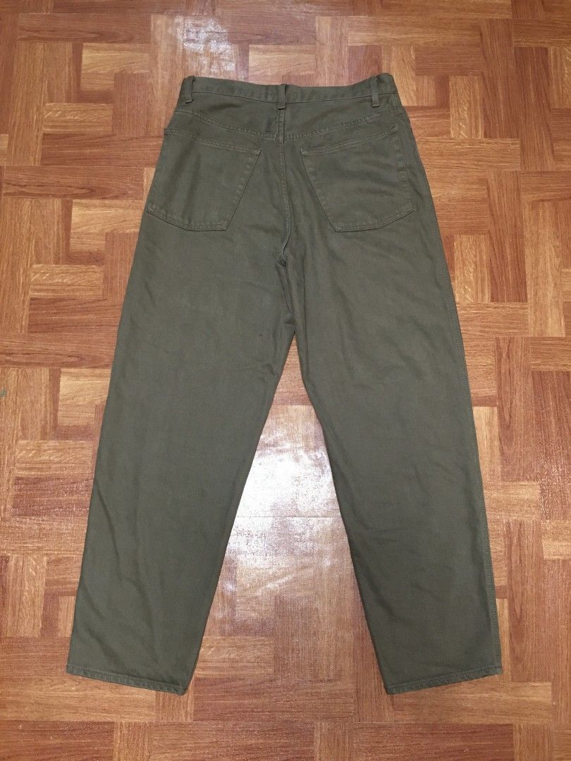 Uniqlo Relaxed Fit Jeans (Category: Jeans) located in Tanauan. Submitted by _allrounder (Listing ID 1312232966, Image 2). Description: Color: 34 Brown Waist: 31 8/9" Inseam: 28 1/3".