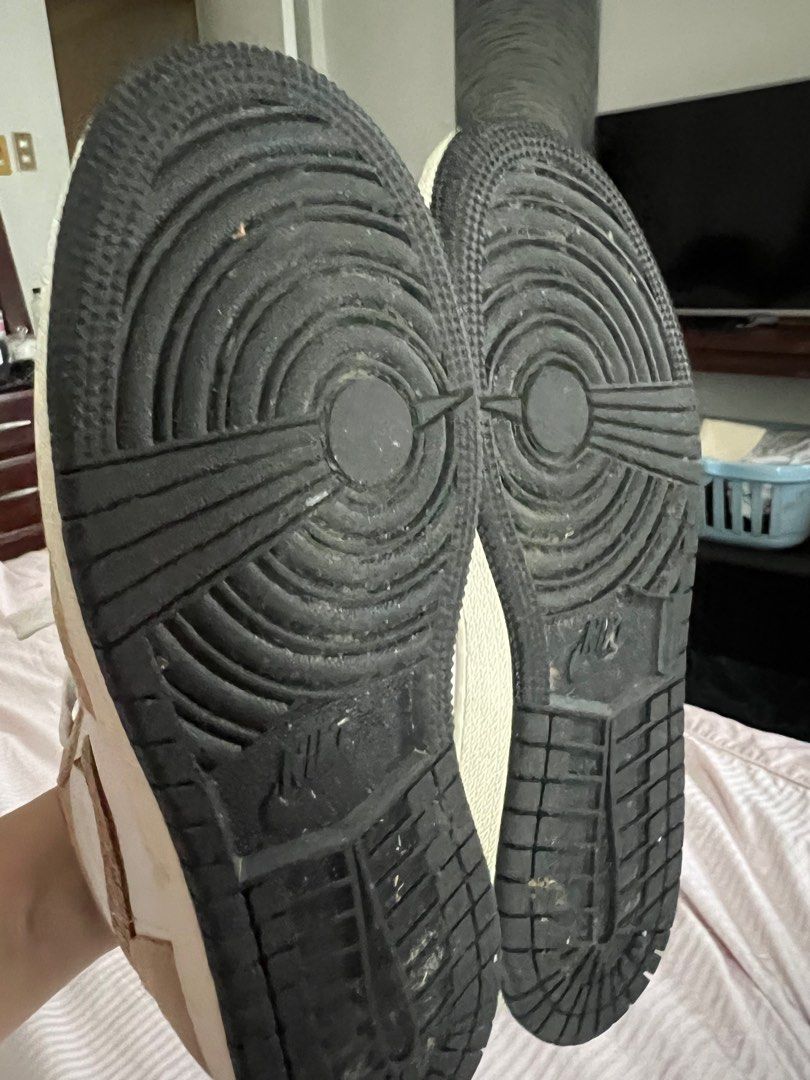 Air Jordan low SE (Category: Sneakers & Footwear) located in Las Pinas. Submitted by pixterspb (Listing ID 1317209930, Image 2). Description: Size 4 1/2 Mint condition Used only 3x With box.