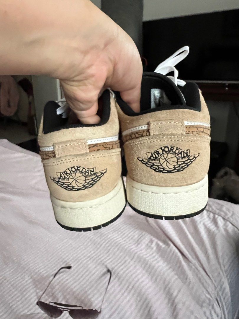 Air Jordan low SE (Category: Sneakers & Footwear) located in Las Pinas. Submitted by pixterspb (Listing ID 1317209930, Image 3). Description: Size 4 1/2 Mint condition Used only 3x With box.
