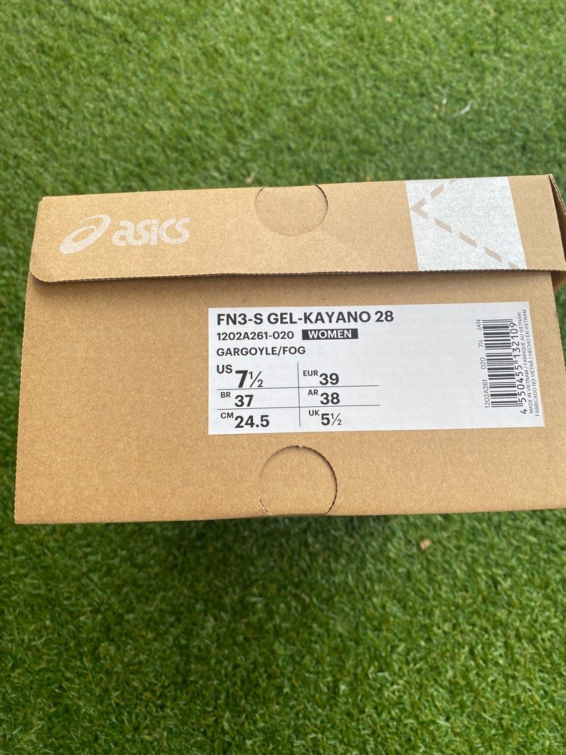 ASICS GEL KAYANO GARGOYLE FOG US 7.5 (Category: Sneakers) located in Singapore. Submitted by shoeshi_sassyme_sg (Listing ID 1317232564, Image 6). Description: .