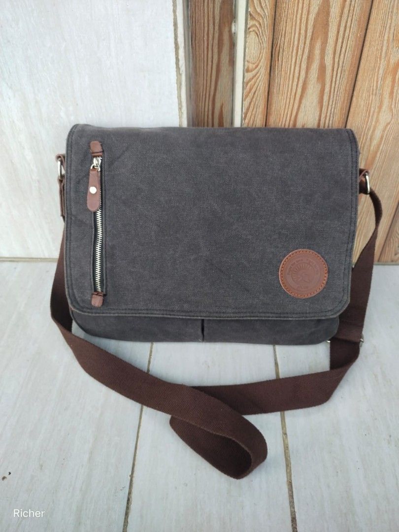 Augur strauss co messenger bag clearance