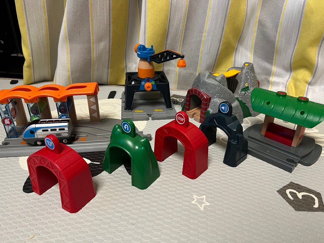 Brio 33481 World Adventure Tunnel, 興趣及遊戲, 玩具& 遊戲類- Carousell