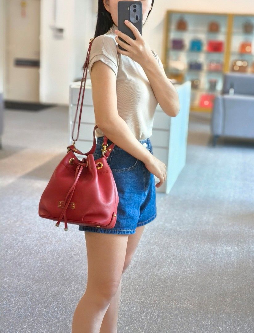 Burberry blue label bucket bag top