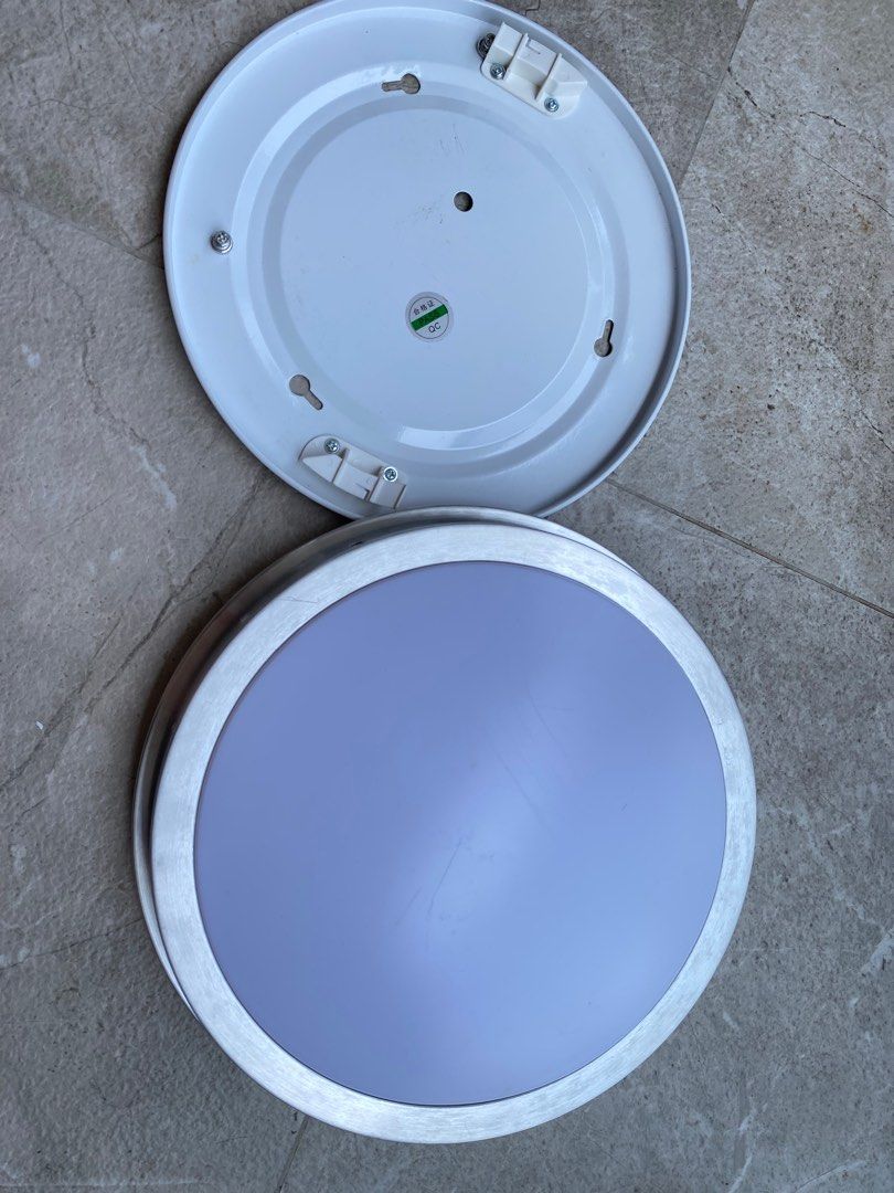 Ceiling light (Category: Lighting) located in Singapore. Submitted by sg_popeye (Listing ID 1317198566, Image 1). Description: Ceiling light. Not suitable so sold. LED and Starter sold separately..