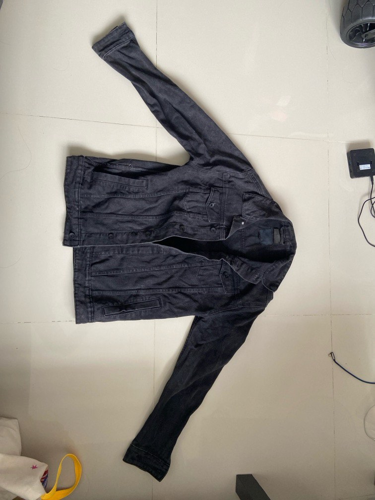 Cotton On Tupac Denim Jacket Men s Fashion Coats Jackets and Outerwear on Carousell