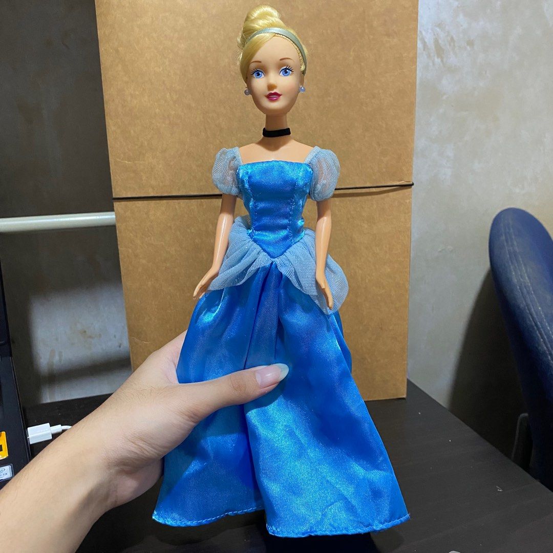 disney princess cinderella doll (Category: Kids Toys) located in Cavite. Submitted by star444ngel (Listing ID 1317280081, Image 1). Description: • its condition is good as brand new • doll + hair brush & comb PAYMENT - cash/gcash for meet ups - gcash for deliveries NO COD & BANKS❗️.