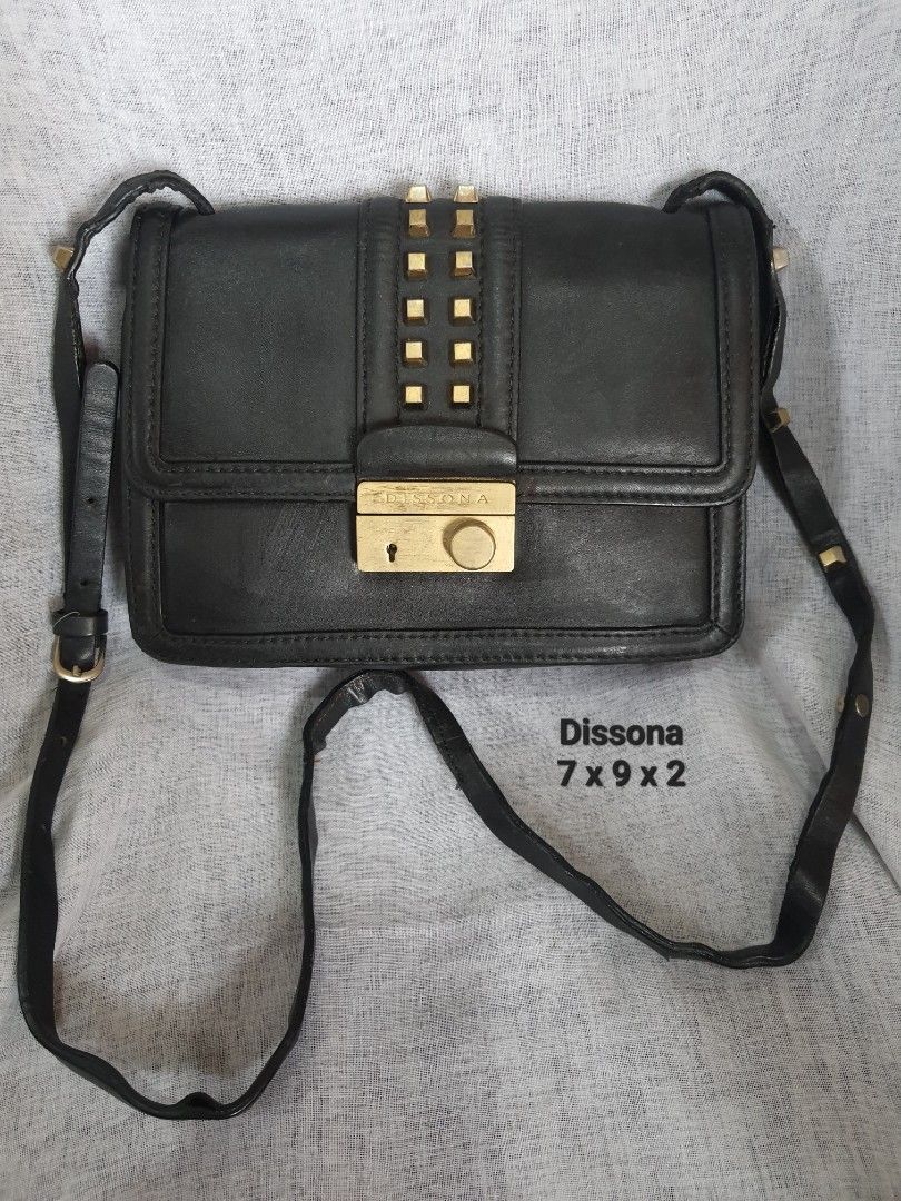 Dissona Sling Bag (Category: Cross-body Bags) located in Quezon City. Submitted by pinksgate31 (Listing ID 1317209563, Image 1). Description: Black sling. See photos for issues..