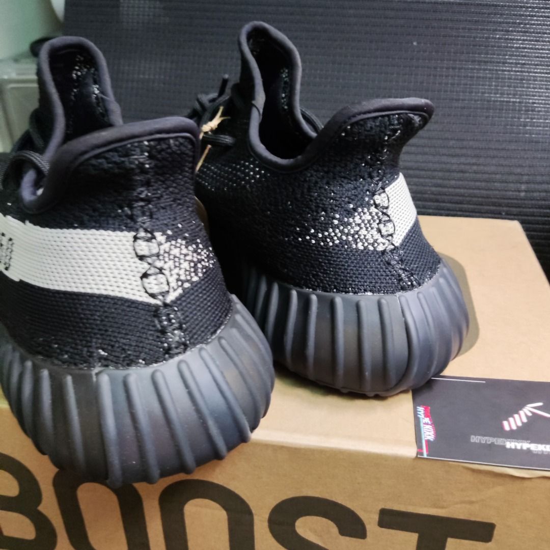 EUR 44 DEFECT adidas Yeezy Boost 350 V2 Core Black White Men s Fashion Footwear Sneakers on Carousell