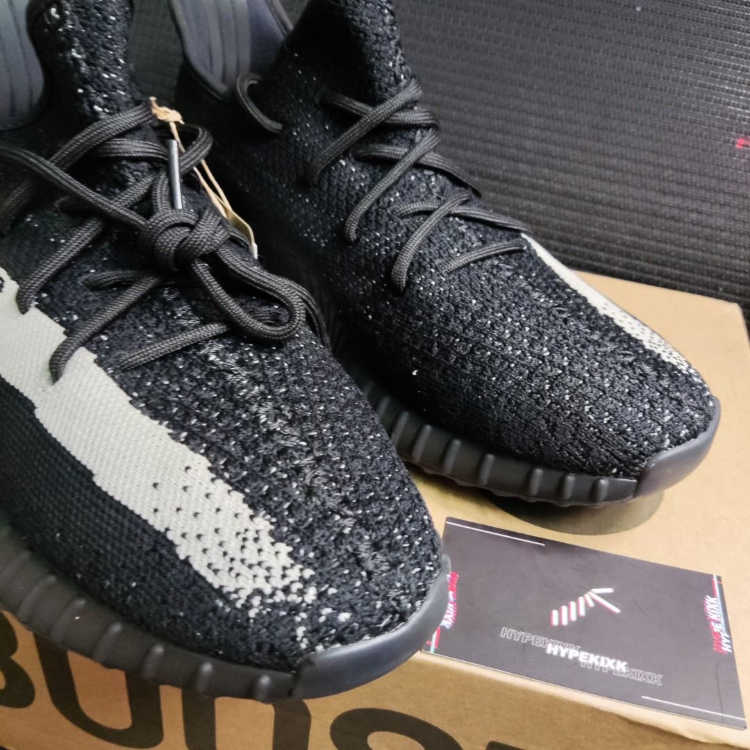 EUR 44 DEFECT adidas Yeezy Boost 350 V2 Core Black White Men s Fashion Footwear Sneakers on Carousell