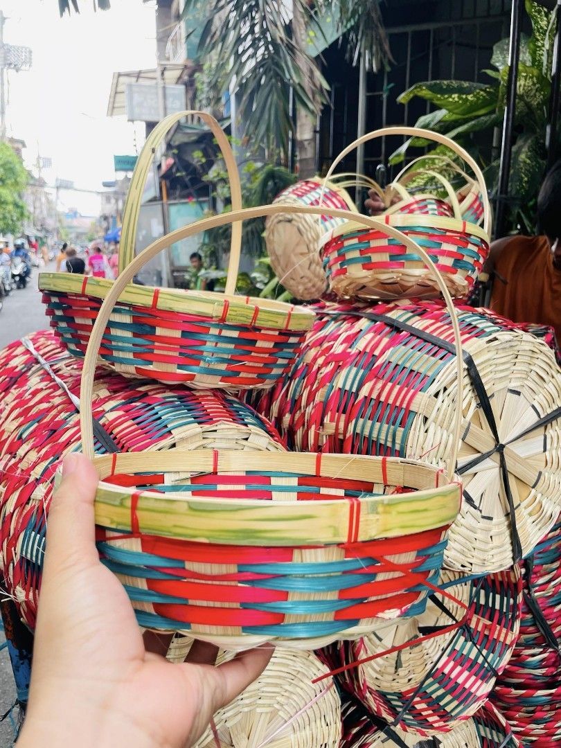 Fruit baskets with removable handle ‼️ (Category: Gift Baskets & Hampers) located in Pasig City. Submitted by shytorres (Listing ID 1317362832, Image 2). Description: 🍎🍇🥭🍊 GIVEAWAYS FRUIT BASKETS ‼️ ✅️Wholesale / Retail / Bulk orders ✅️Pang negosyo ✅️Pang giveaways ✅️Pang design ✅️Lagayan ng mga prutas ✅️Pang personal used ✅️Pang export ✅️Bermonths seasons ✅️Patok fixed seasons 📌pasig mega market location 👌 Direct seller! MESSAGE US For ord