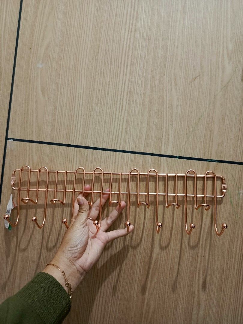 Gantungan hanger mr diy, Perabotan Rumah di Carousell