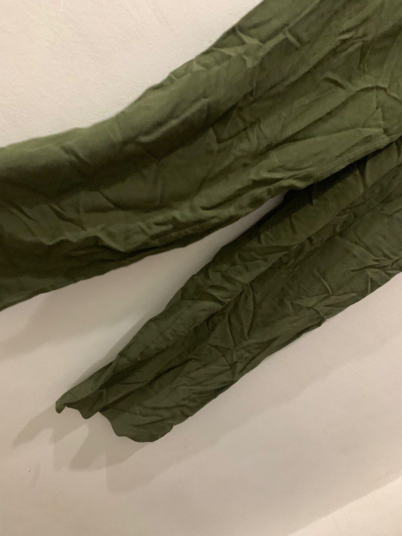 Garterized Trousers (Category: Other Bottoms) located in Manila. Submitted by declutteringdani (Listing ID 1317282378, Image 3). Description: M-Semi large Garter back for stretch Issues in pics above Rfs:Decluttering Loc:feu diliman.