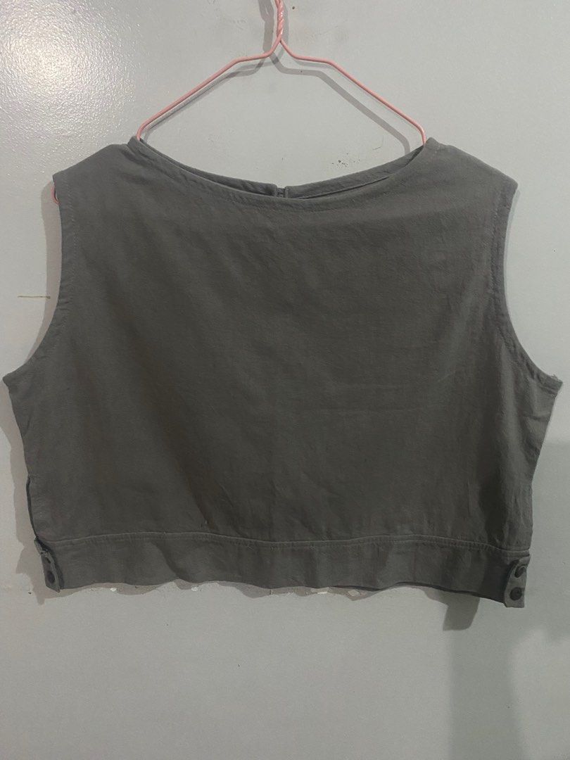 Gray sleeveless linen top (Category: Sleeveless) located in Quezon City. Submitted by vanirish (Listing ID 1317321065, Image 1). Description: Bought in thailand last year. Too big on me .