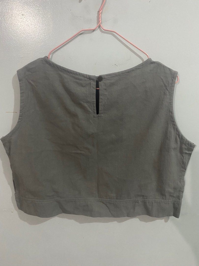 Gray sleeveless linen top (Category: Sleeveless) located in Quezon City. Submitted by vanirish (Listing ID 1317321065, Image 2). Description: Bought in thailand last year. Too big on me .