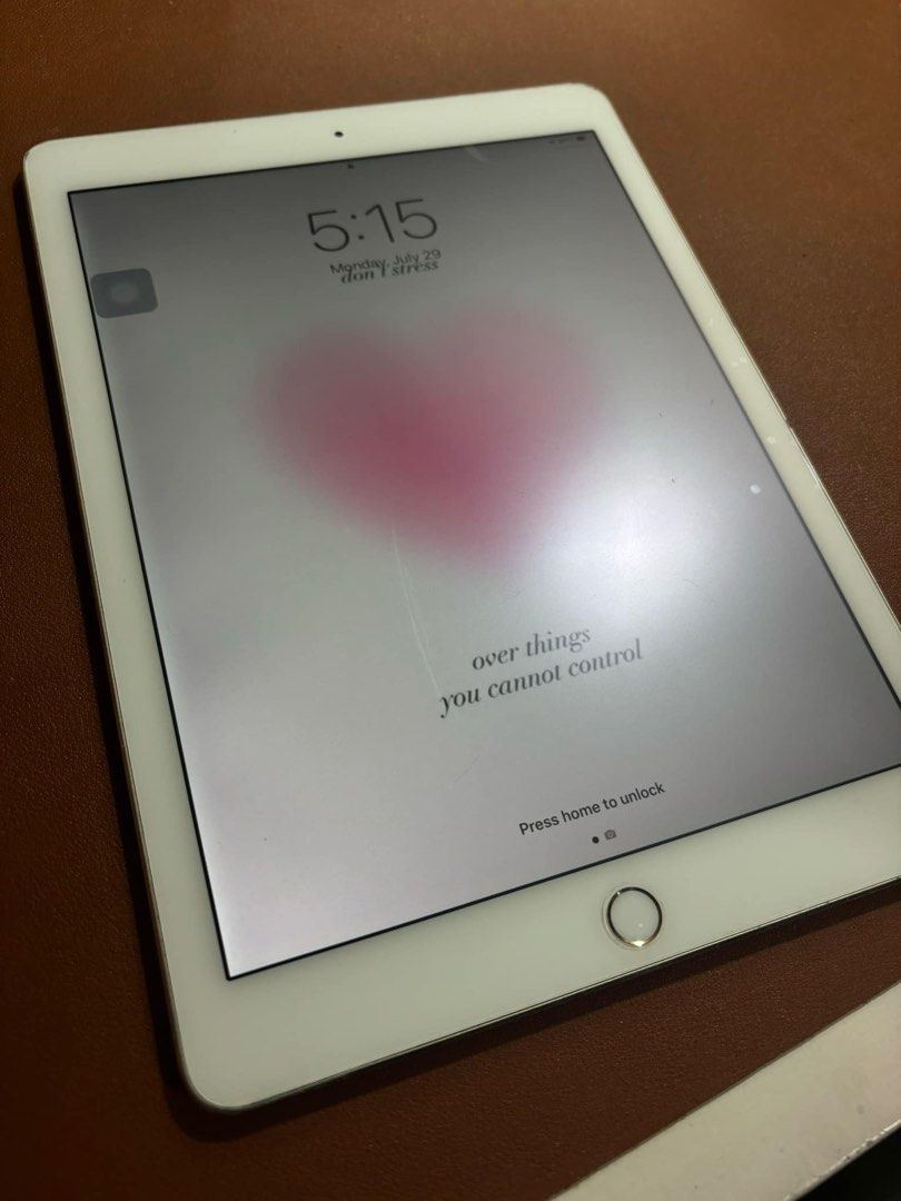 Ipad Air 2 2014 (Category: iPad) located in Quezon City. Submitted by feliciaadora (Listing ID 1317221046, Image 2). Description: iPad Air 2 (2014) - Gold - 16GB - No issue - No history repair - 85% Smoothness - All working (touch id, camera, etc.) - First owner (bought brand new at Power Mac Center) - Paper-like Screen Protector Installed.
