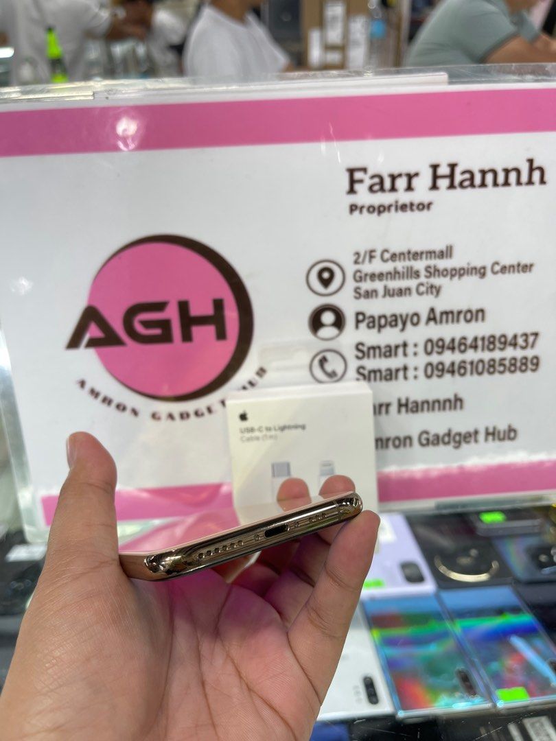 IPHONE XS 512GB (Category: iPhone X Series) located in Manila. Submitted by farhanadau39938 (Listing ID 1317281037, Image 2). Description: IPHONE XS 512GB -TRUETONE - FACE ID - NO APPLE ID - NO REPAIR HISTORY / NO ANNY ISSUE - GOOD AS NEW - LEGIT/ORIGINAL - FACTORY UNLOCK/ OPENLINE -COLOR GOLD -NTC APPROVED Direct nalang po kay sa mismong sa page ko AMRON GADGET HUB or tawag nalang po sa mismong number ko 09464189437 hindi po ako mala reply agad 