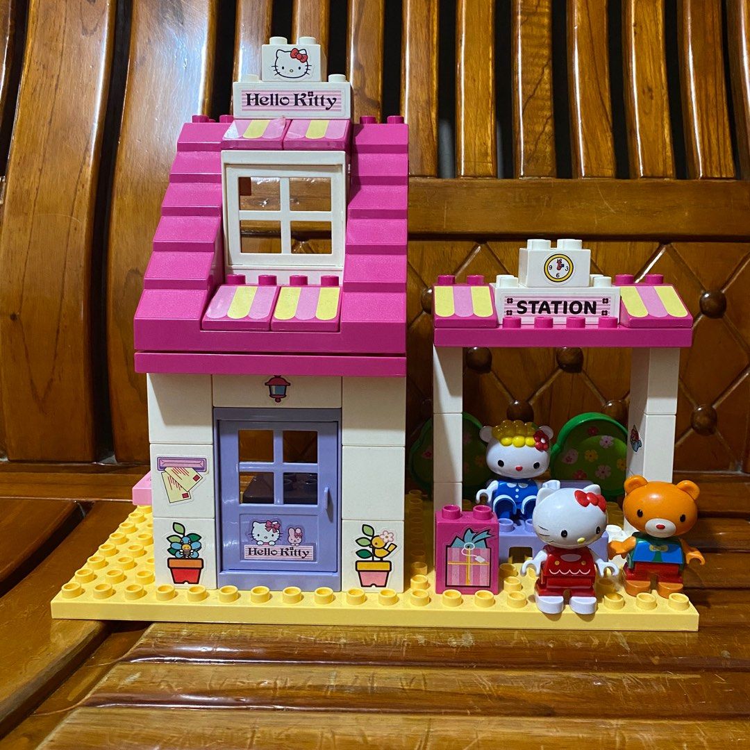 hello kitty train station lego blocks
