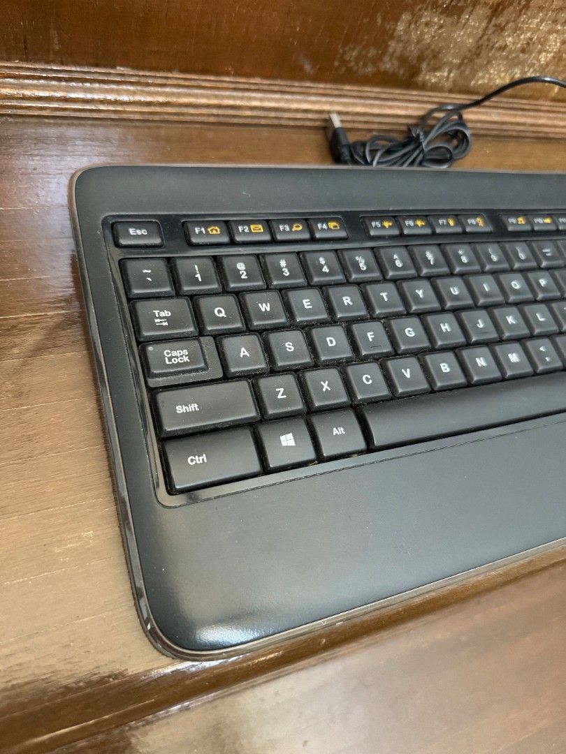Logitech wireless keyboard and mouse bundle (Category: Computer Keyboard) located in Taguig. Submitted by denniscu (Listing ID 1317228855, Image 3). Description: Logitech K800 wireless slim illuminated keyboard Logitech m510 wireless mouse Both in excellent condition. RFS: Decluttering.