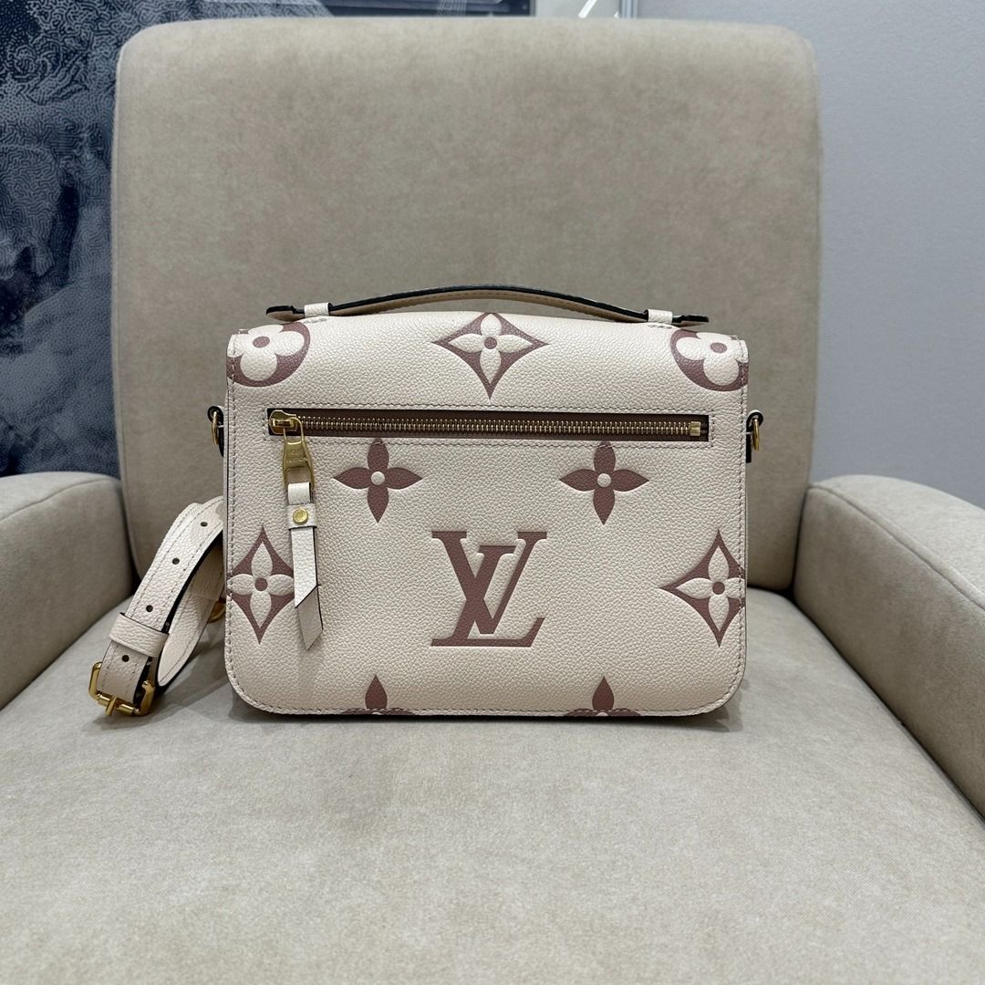 Louis vuitton pochette metis creme top