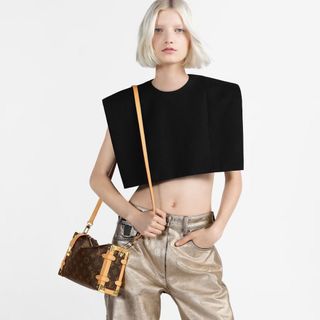(Category: ) located in . Submitted by lr_closet (Listing ID 1316905838, Image 1). Description: .
