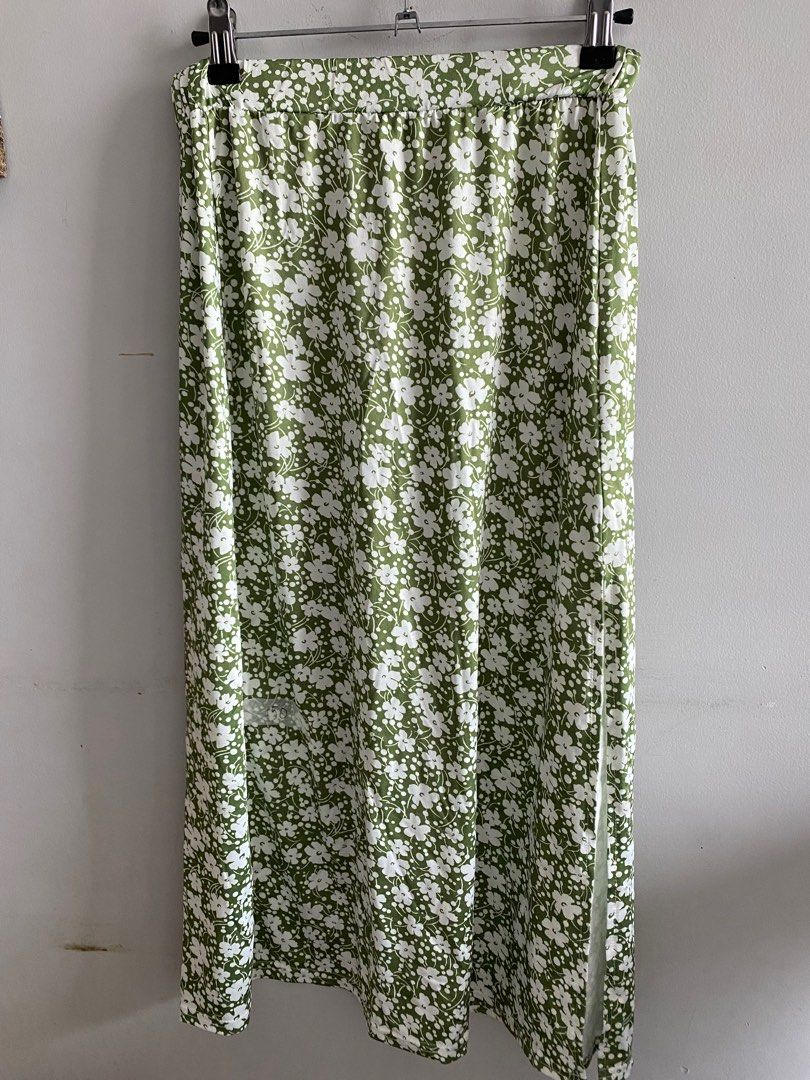 Lovito green floral skirt (Category: Skirts) located in Quezon City. Submitted by vanirish (Listing ID 1317275751, Image 1). Description: Price can be lowered.
