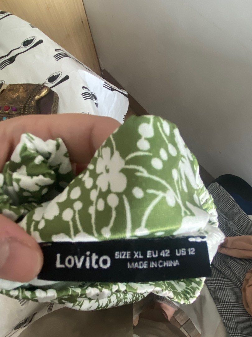 Lovito green floral skirt (Category: Skirts) located in Quezon City. Submitted by vanirish (Listing ID 1317275751, Image 2). Description: Price can be lowered.