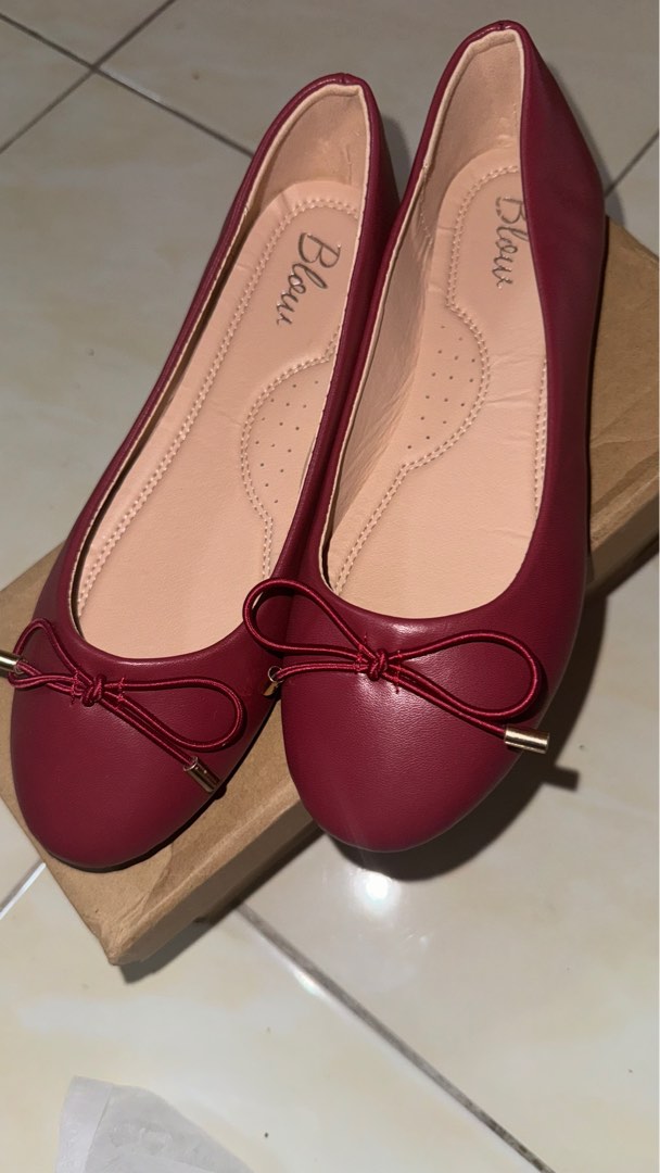 Flat shoes maroon store