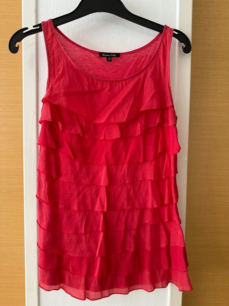 Massimo Dutti red silk and cotton top (Category: Sleeveless) located in Singapore. Submitted by estelle_2727 (Listing ID 1317233426, Image 1). Description: Beautiful lightweight and very comfortable red top Used very lightly Best fits UK 6-8 .