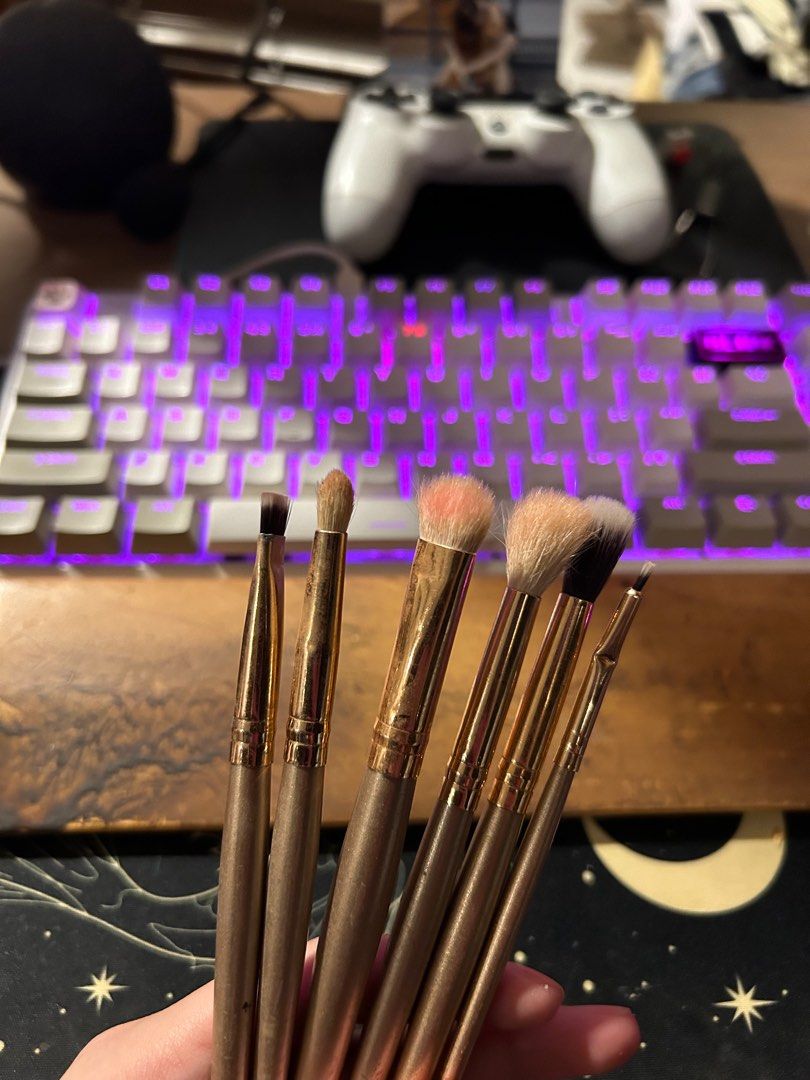Morphe All About Eyes Rose Gold (Category: Makeup) located in Binan City. Submitted by jessemoon (Listing ID 1317290374, Image 2). Description: Selling my well-loved 6-piece All About Eyes rosegold eye shadow brush set. Bought this for over 2k pre pandemic and have just been cleaned. I hope you can take my first baby brushes home .