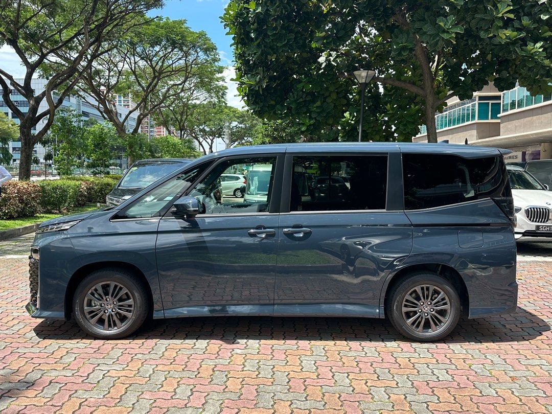 New Toyota Voxy hybrid 1.8l (SG model )62872683375746113