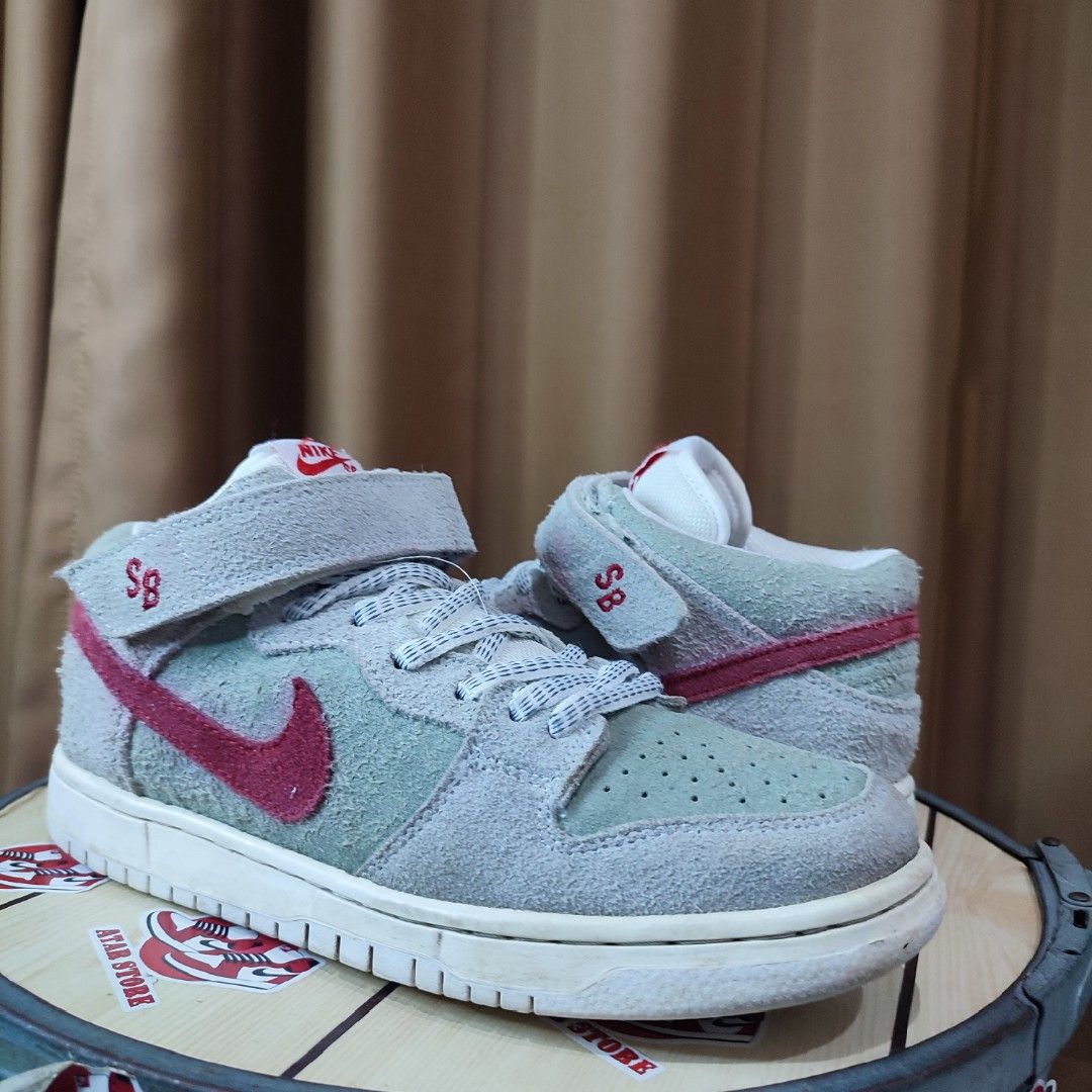 nike dunk sb white widow
