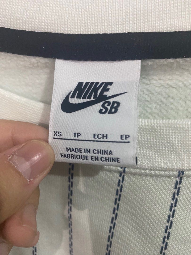 Nike SB sweater (Category: Coats, Jackets and Outerwear) located in Quezon City. Submitted by vanirish (Listing ID 1317327703, Image 2). Description: Bought last year. Only tried once..
