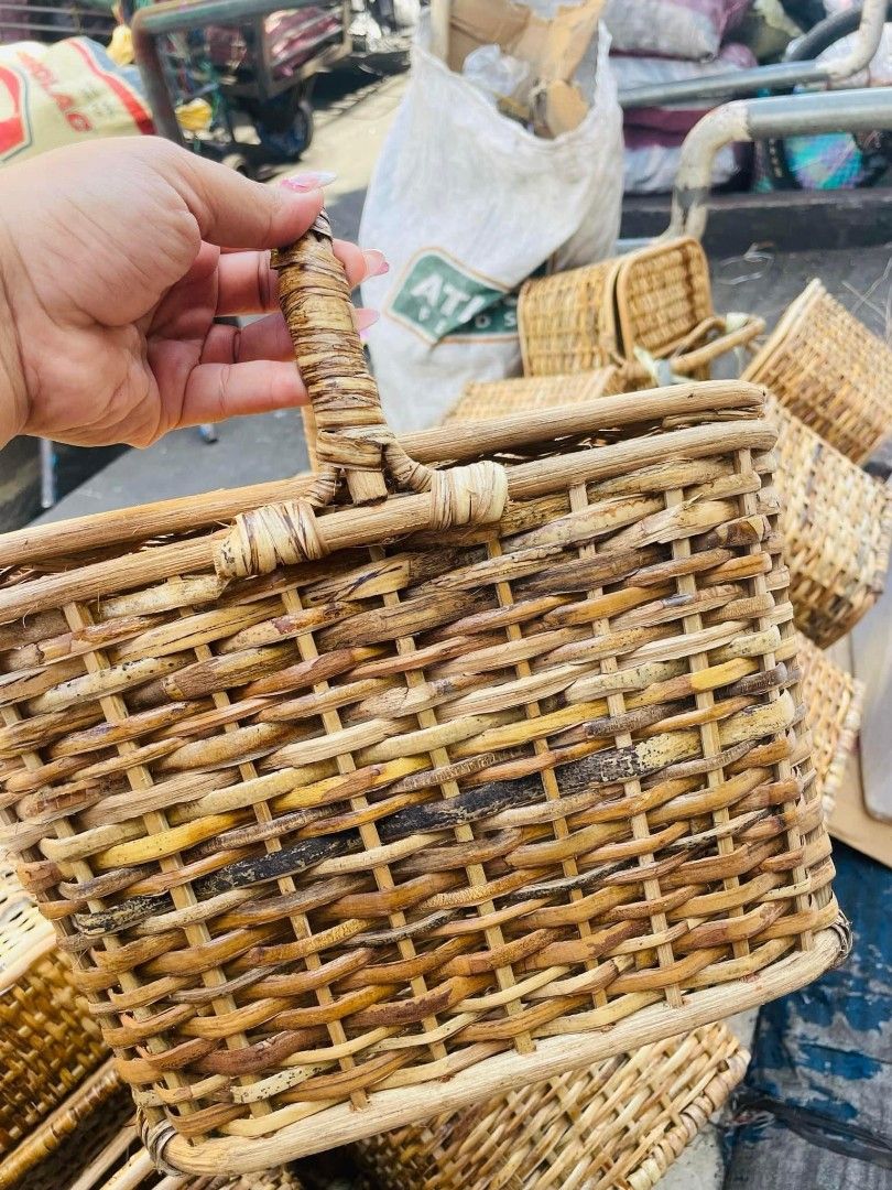 PICNIC BASKETS 🧺 (Category: Gift Baskets & Hampers) located in Pasig City. Submitted by shytorres (Listing ID 1317362953, Image 1). Description: Rattan picnic baskets ‼️ Perfect sa lahat ng occasion🌴🌿🌵 Size 13x11x9 inches 380 php only ‼️ Also available Round and Rectangle basket tray for only 330 pesos 💛 MESSAGE US FOR ORDERS ‼️ 📍pasig location.