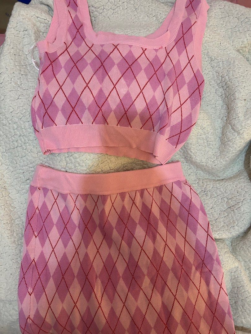 PINK & RED COORD SET (Category: Sets or Coordinates) located in Paranaque City. Submitted by dreamcatcherrr_ (Listing ID 1317313942, Image 1). Description: .
