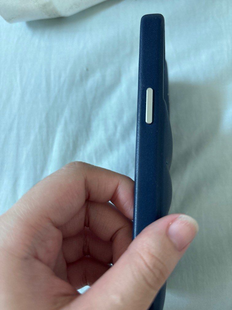 Puffer Case Dark Blue Funiki Iphone 13 pro (Category: Cases & Sleeves) located in Quezon City. Submitted by risse_declutters (Listing ID 1317220429, Image 3). Description: .