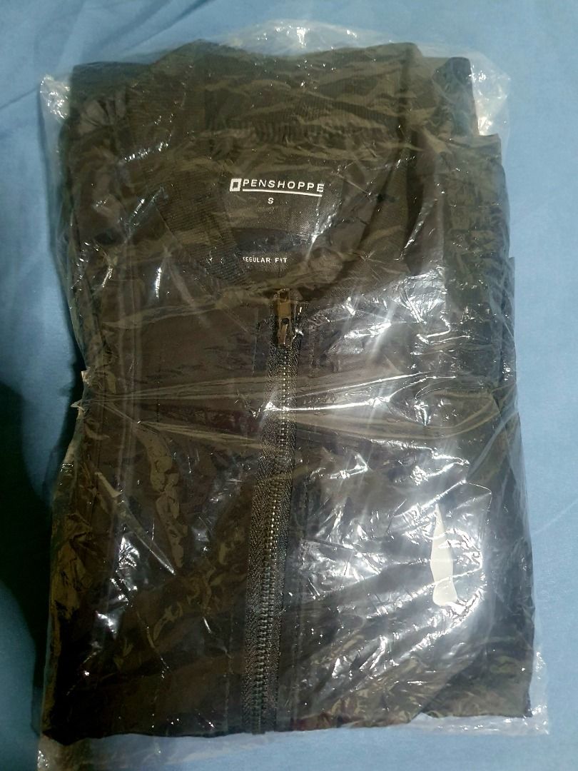 RARE Coca-Cola & Penshoppe Limited Edition Collab Jacket (Category: Coats, Jackets and Outerwear) located in Manila. Submitted by prettyboynextdoor (Listing ID 1317202048, Image 2). Description: RARE Coca-Cola & Penshoppe Limited Edition Collab Jacket Cola-Cola Design but made by Penshoppe. Brand new. Removed only in the plastic for picture taking. Small size Black color No issues. Inspect all you want upon meet-up. Shipping or meet-up in Manila 