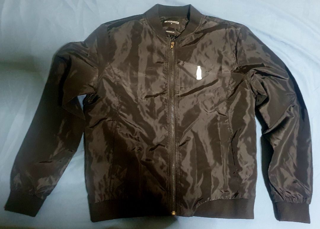 RARE Coca-Cola & Penshoppe Limited Edition Collab Jacket (Category: Coats, Jackets and Outerwear) located in Manila. Submitted by prettyboynextdoor (Listing ID 1317202048, Image 3). Description: RARE Coca-Cola & Penshoppe Limited Edition Collab Jacket Cola-Cola Design but made by Penshoppe. Brand new. Removed only in the plastic for picture taking. Small size Black color No issues. Inspect all you want upon meet-up. Shipping or meet-up in Manila 