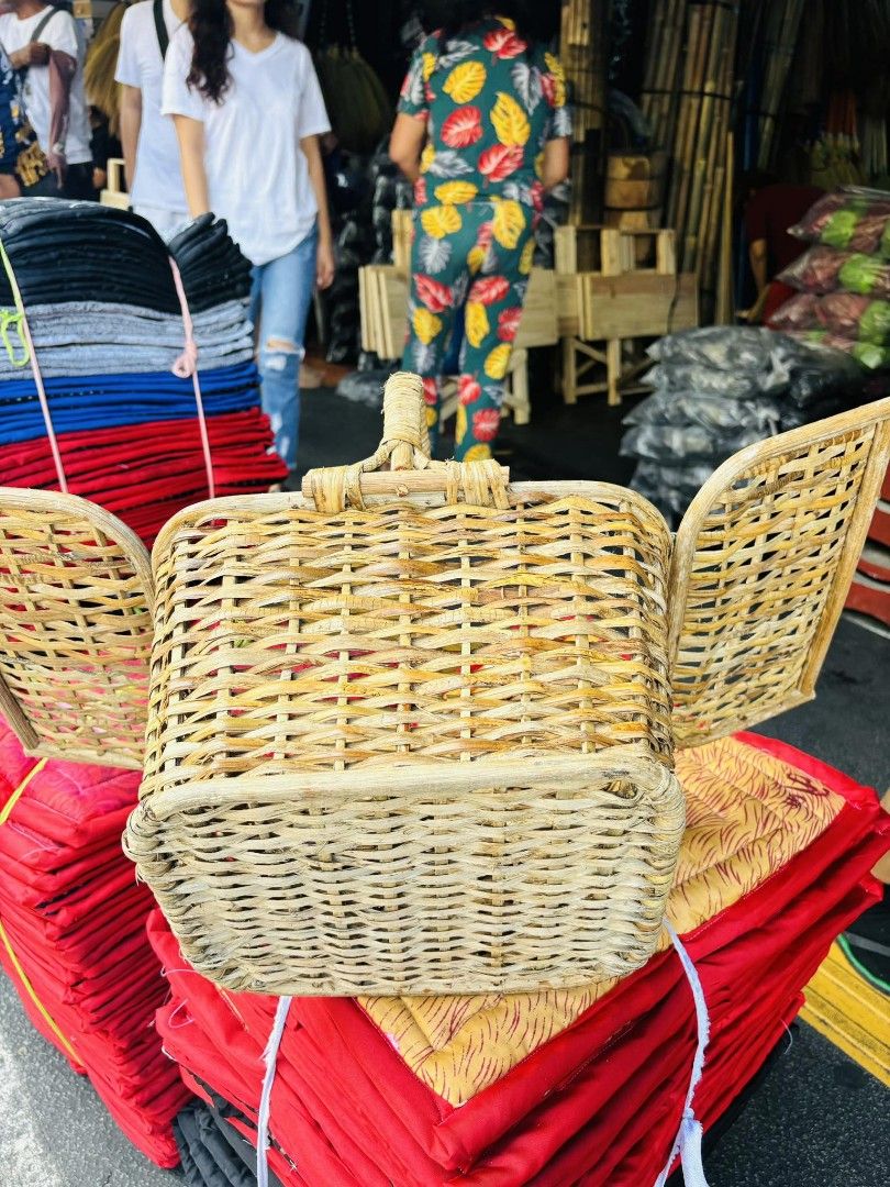 Rattan picnic baskets 🧺 (Category: Gift Baskets & Hampers) located in Pasig City. Submitted by shytorres (Listing ID 1317362999, Image 3). Description: Rattan picnic baskets ‼️ Perfect sa lahat ng occasion🌴🌿🌵 Size 13x11x9 inches 380 php only ‼️ Also available Round and Rectangle basket tray for only 330 pesos 💛 MESSAGE US FOR ORDERS ‼️ 📍pasig location.