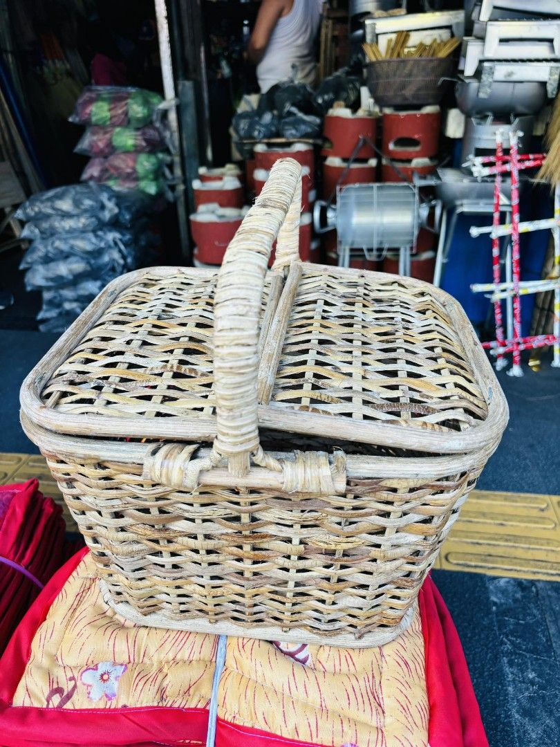 Rattan picnic baskets 🧺 (Category: Gift Baskets & Hampers) located in Pasig City. Submitted by shytorres (Listing ID 1317362999, Image 1). Description: Rattan picnic baskets ‼️ Perfect sa lahat ng occasion🌴🌿🌵 Size 13x11x9 inches 380 php only ‼️ Also available Round and Rectangle basket tray for only 330 pesos 💛 MESSAGE US FOR ORDERS ‼️ 📍pasig location.