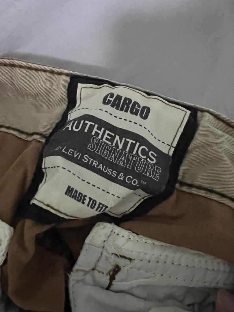 Thrifted Levi s strauss co brown cargo shorts Men s Fashion Bottoms Shorts on Carousell