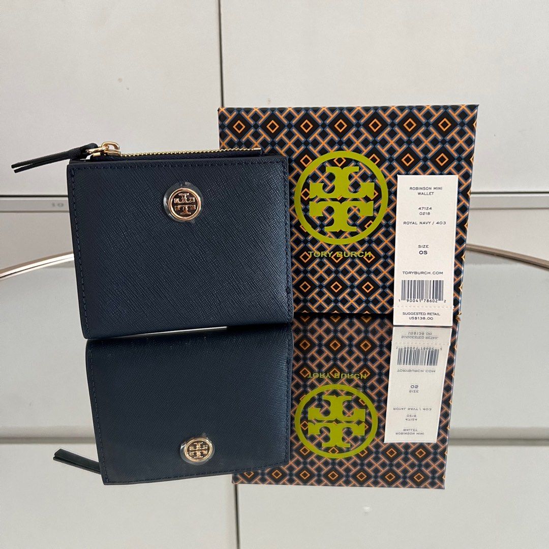 Tory burch robinsons bifold (Category: Luxury Bags & Wallets) located in Manila. Submitted by marz.shopping (Listing ID 1317348157, Image 2). Description: Navy blue.