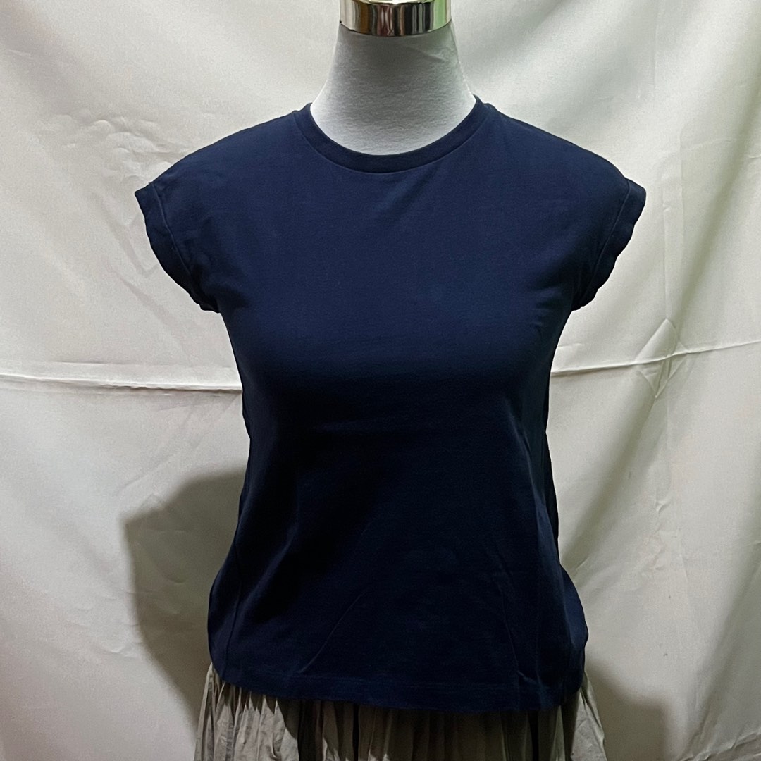 uniqlo navy blue basic half sleeve tshirt, Women's Fashion, Tops ...