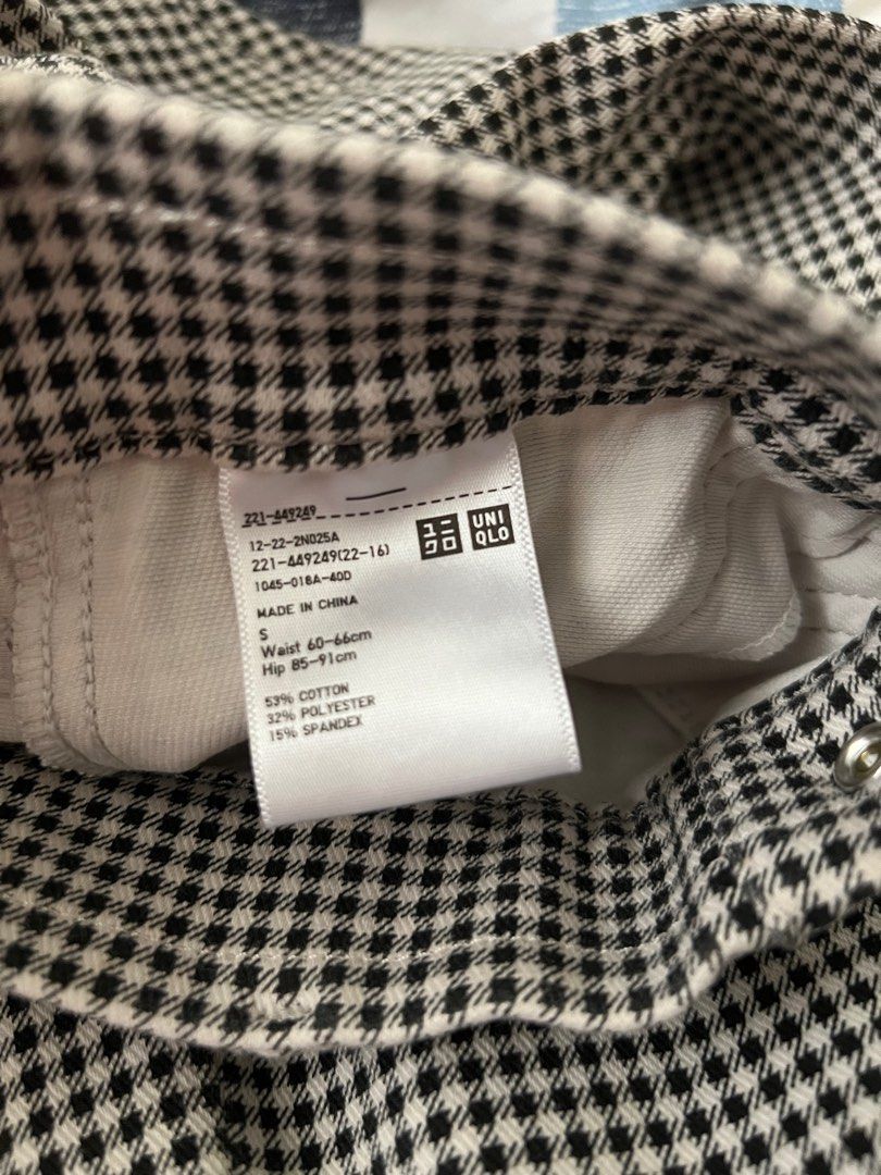 Uniqlo Skinny Pants (Category: Other Bottoms) located in Rizal. Submitted by prelovedsues (Listing ID 1317237793, Image 2). Description: .