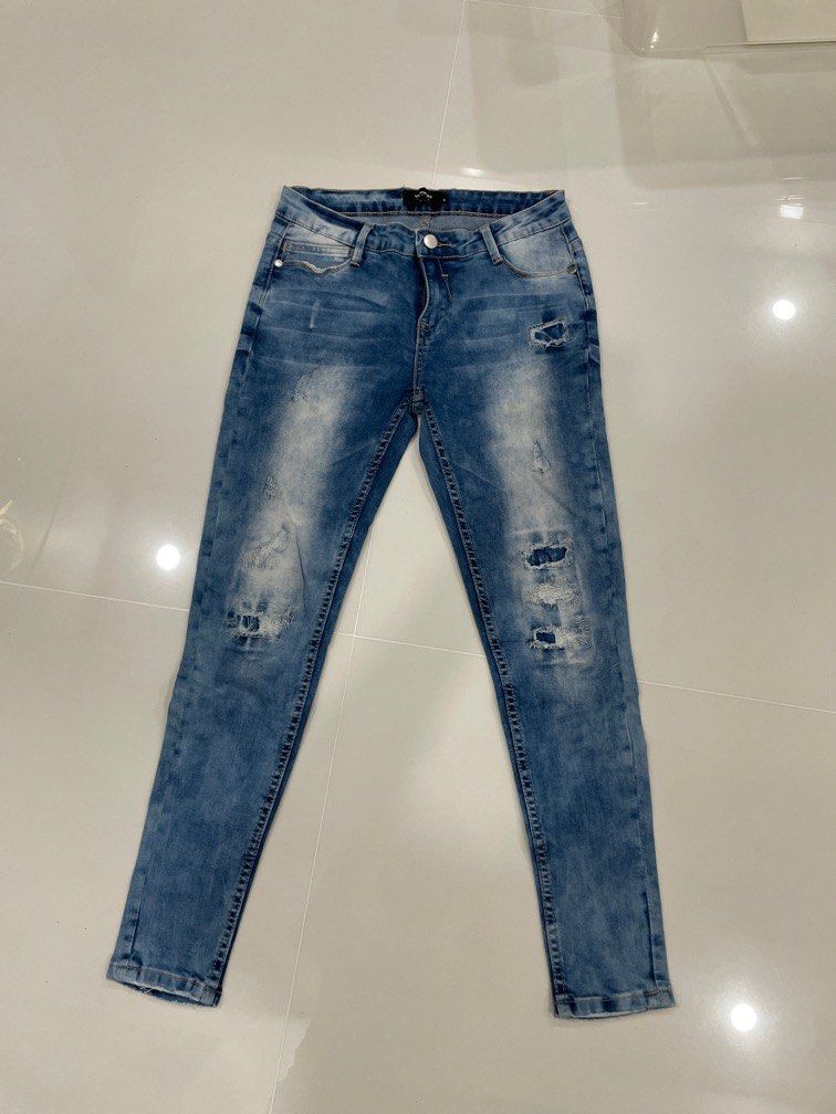 Valleygirl Ripped Jeans 21 Women s Fashion Bottoms Jeans Leggings on Carousell