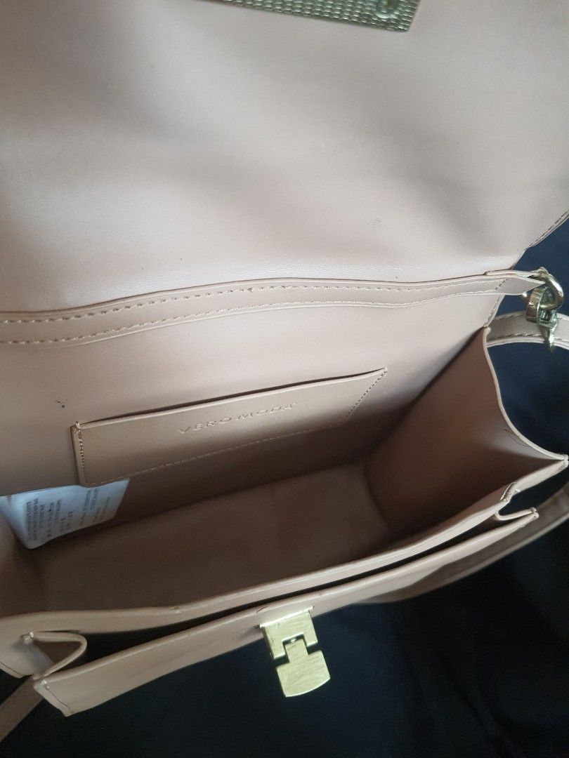 Vero Moda Sling Bag (Category: Cross-body Bags) located in Quezon City. Submitted by pinksgate31 (Listing ID 1317211056, Image 2). Description: Leather and chic style.