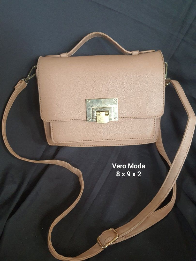Vero Moda Sling Bag (Category: Cross-body Bags) located in Quezon City. Submitted by pinksgate31 (Listing ID 1317211056, Image 1). Description: Leather and chic style.