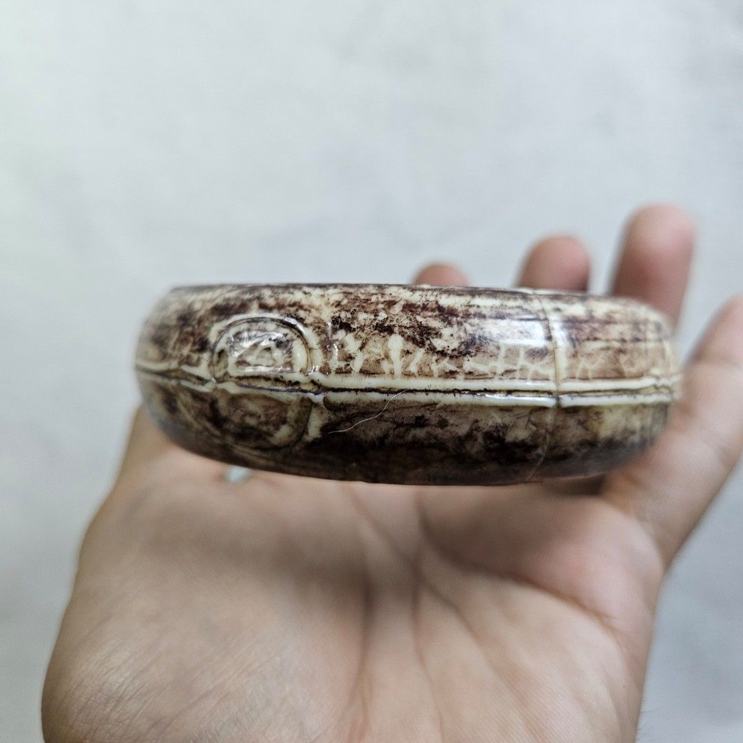 Classy Bone Design Bangle Bracelet (Category: Bracelets) located in Caloocan City. Submitted by yorstreasure (Listing ID 1317282862, Image 2). Description: Classy Bone Design Bangle Bracelet Specifics: Preloved in excellent condition. Price: 220 php.