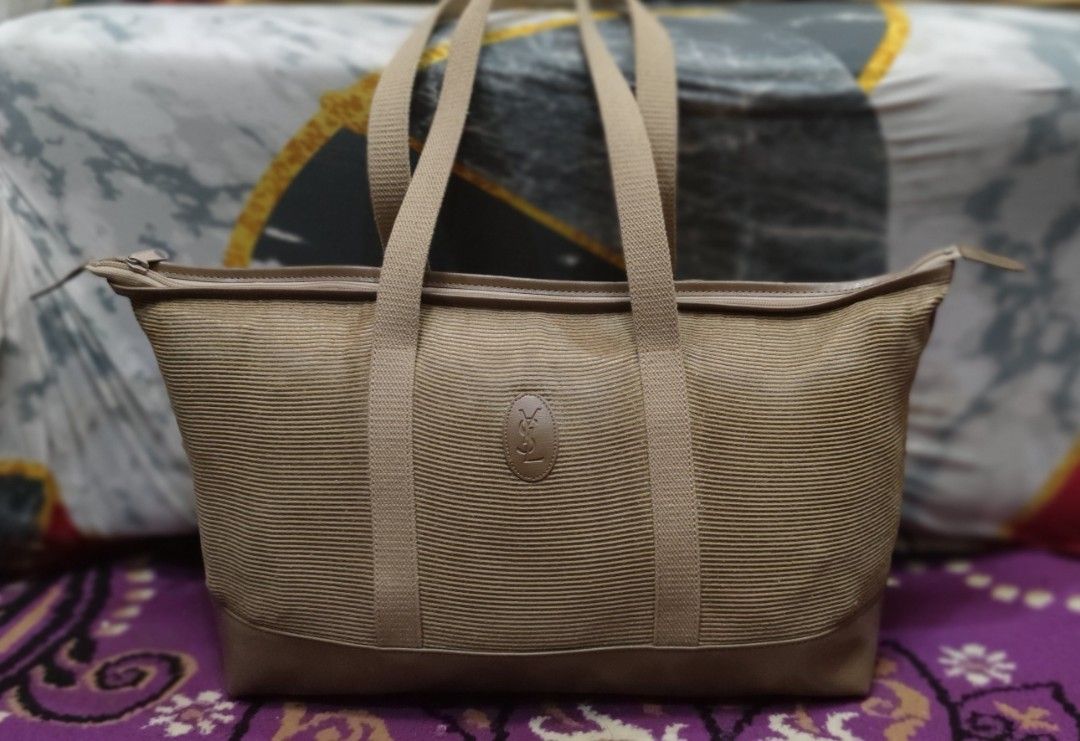 VINTAGE YSL TOTE (Category: Luxury Bags & Wallets) located in Digos. Submitted by emmanuel28 (Listing ID 1317344259, Image 1). Description: VINTAGE YSL TRAVEL BAG AUTHENTIC MATERIALS: 📌CANVAS 📌 LEATHER 📍Measurement: Width 20.5 inches Height 10.5 inches Strap 12 inches IN GOOD CONDITION LOCATION: DAVAO DEL SUR P1,500 +SHIPPING FEE.