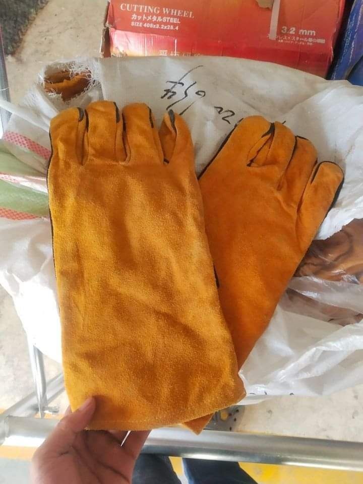 WELDING GLOVES (Category: Construction Tools & Equipment) located in Consolacion. Submitted by guoruicebu48978 (Listing ID 1317210924, Image 3). Description: For inquiries message or contact 09942238347.