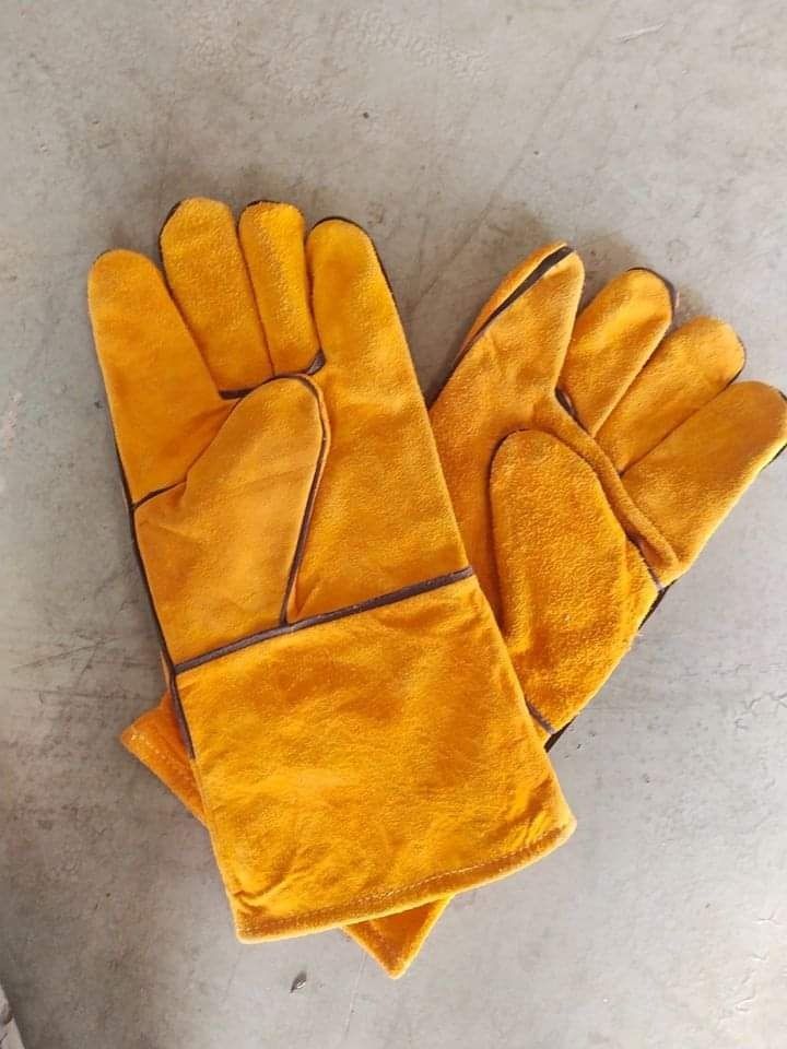 WELDING GLOVES (Category: Construction Tools & Equipment) located in Consolacion. Submitted by guoruicebu48978 (Listing ID 1317210924, Image 2). Description: For inquiries message or contact 09942238347.